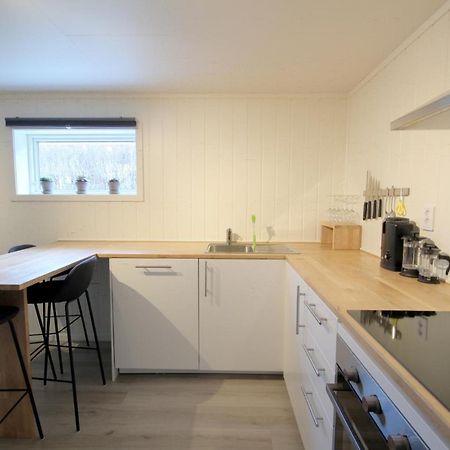 Spacious Two Bedroom Basement Apartment Flam Luaran gambar